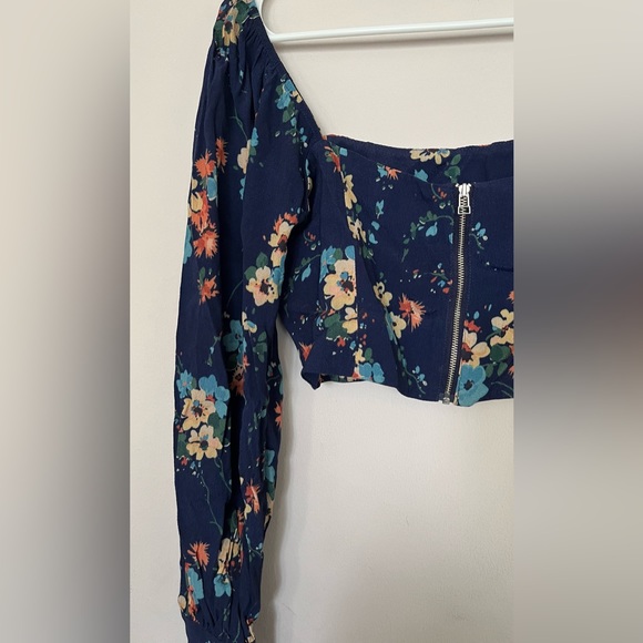 Capulet floral crop top blouse - Picture 5 of 9